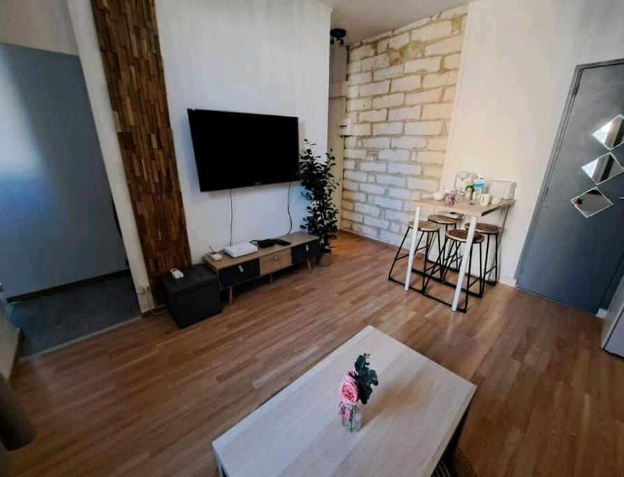 Logement Cosy Pour 4, Wifi, Centre Ville Montpellier Exterior foto