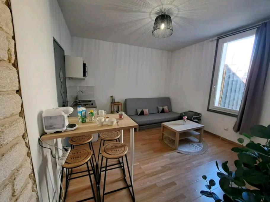 Logement Cosy Pour 4, Wifi, Centre Ville Montpellier Exterior foto